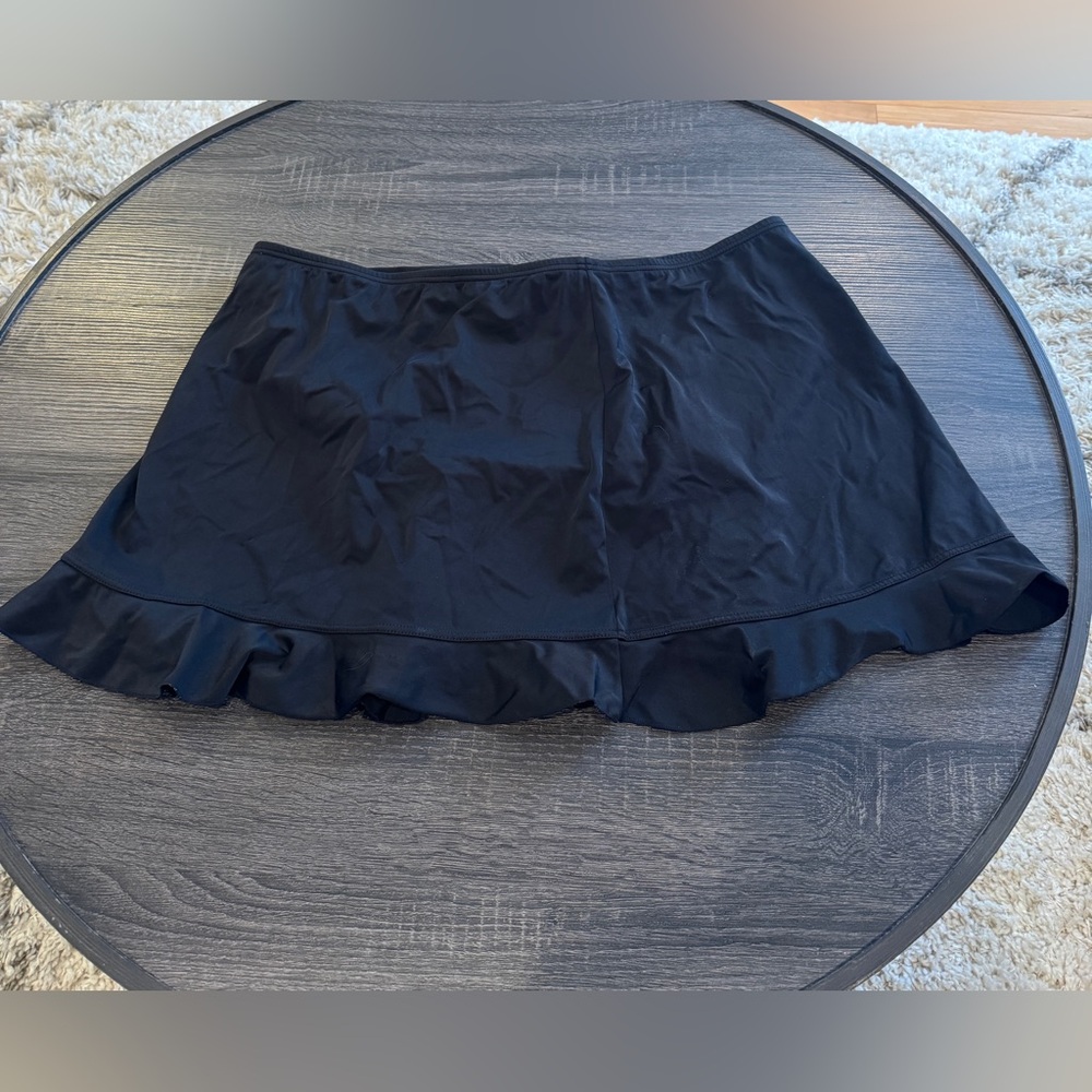 Swim Skort 24W Classic Black Ruffle-Hem